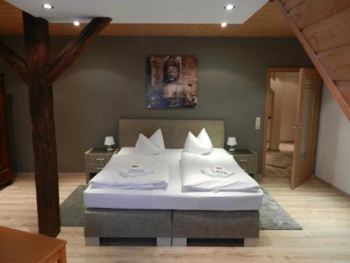 Postel nebo postele na pokoji v ubytování Hotel Altes Badehaus