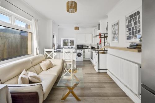 a living room with a couch and a kitchen at Cardiff City Guesthouse, Central Rooms, Fast Wi-Fi, On-Street Parking in Cardiff