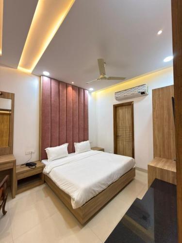 a bedroom with a large white bed in a room at Hotel Silver Bricks in Amritsar