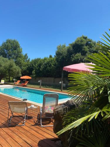 Longère avec piscine partagée