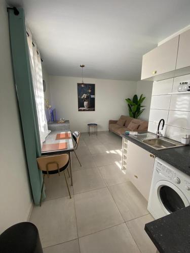 Køkken eller tekøkken på Heshima's Apartment