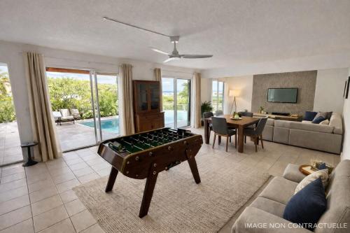 Red Villa T5 with sea view pool - Oyster Pond