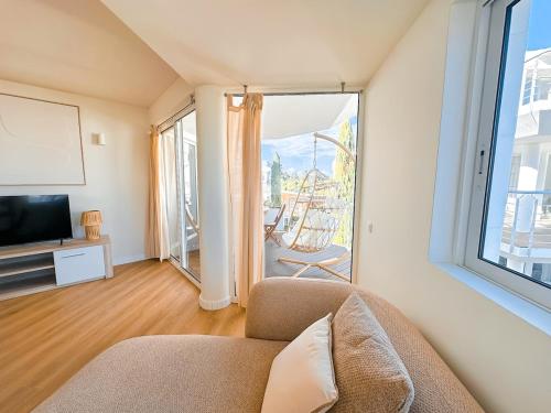 Golden Club Cabanas- Resort house with view, pools and private beach