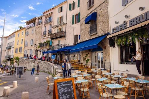 Appartement lumineux vue mer calme au cœur du viel Antibes clim neuve