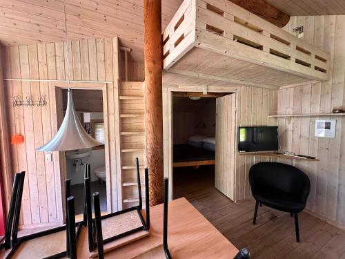 a room with a bed and a desk and a chair at noordwind camping galsklint in Middelfart