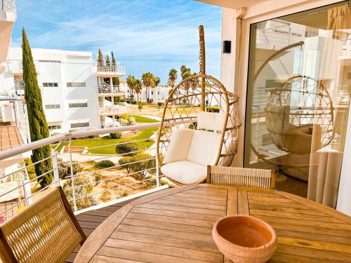 Golden Club Cabanas- Resort house with view, pools and private beach