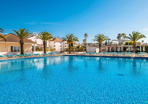 Golden Club Cabanas- Resort house with view, pools and private beach