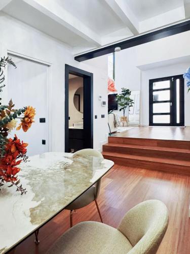 Secret Garden - Boutique Homestay Near the Metro