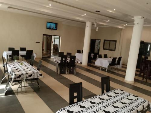 Un televizor și/sau centru de divertisment la HOTEL Le KLOTO