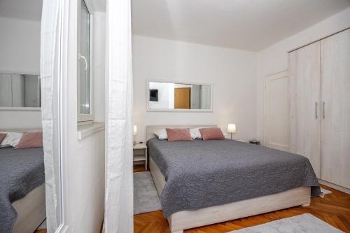 Double bedroom in center