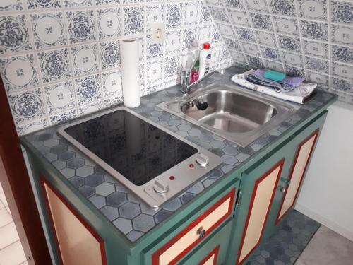 a small kitchen with a sink and a counter at Ferienwohnungen Morsum - Bleicken in Morsum