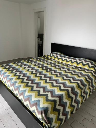 a bed with a checkered blanket on top of it at Via privata in Lugano