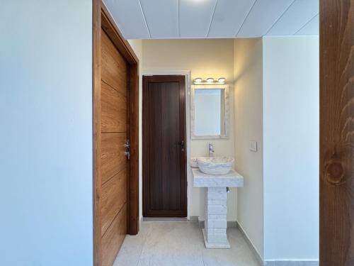 Kopalnica v nastanitvi Lemon