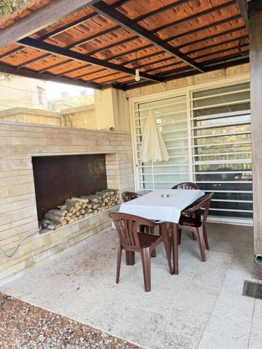 Popločano dvorište ili prostor na otvorenom u objektu Le Jardin