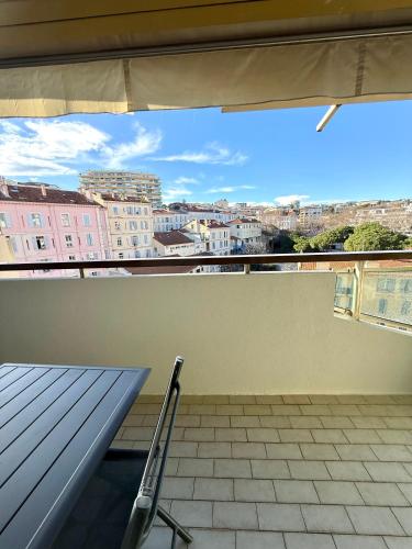 T2 avec terrasse, Gare Cannes & Croisette à pied photo 17