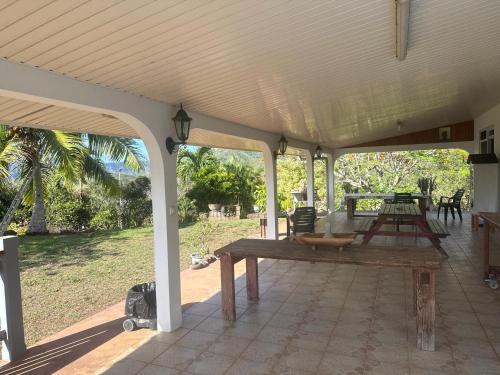 Jardí fora de MAKIVI Pension Bourgeoise