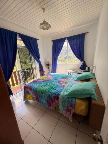 Llit o llits en una habitació de MAKIVI Pension Bourgeoise