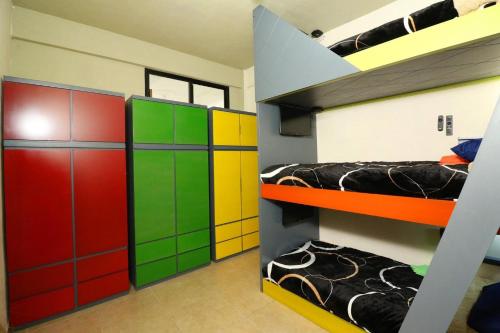 a bedroom with two bunk beds with colorful doors at Hostal Peña de Carlo in Toluca