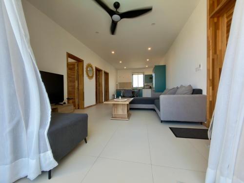 Modern 2-Bedroom Apartment with Pool, Lift and Parking Grand Baie