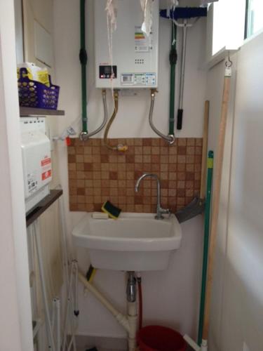 a small bathroom with a sink in a room at Apartamento Em Fortaleza De Frente Para O Mar in Fortaleza