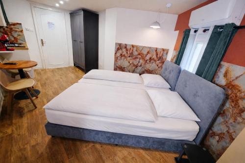 Modern Studio N9 Kitchenette Bathroom