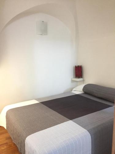 ジェノヴァにあるVacanza al Ponte Realeのベッドルーム1室(ベッド2台付)