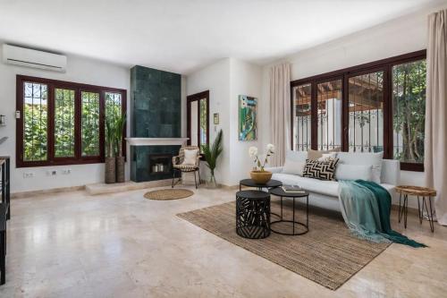 VILLA DE LA QUILLA- Private swimming pool next to the beach