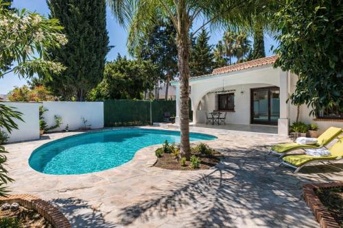 VILLA DE LA QUILLA- Private swimming pool next to the beach