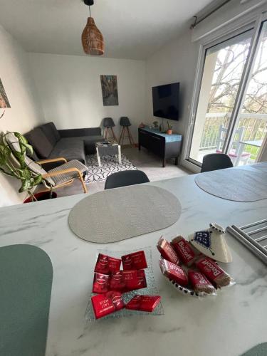 Apartment Zénith Charm of Barry Gardens- private parking