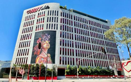 a building with a large mural on the side of it at Hot Elite - Love Hotel - Solo Adultos in Mexico City
