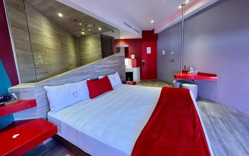 a bedroom with a large bed with red accents at Hot Elite - Love Hotel - Solo Adultos in Mexico City