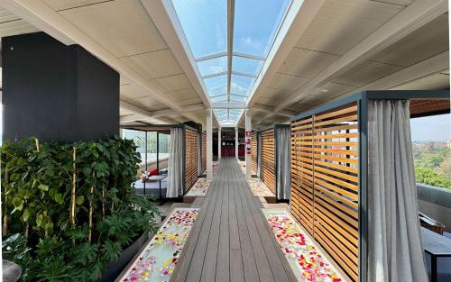 an open hallway with a glass ceiling and plants at Hot Elite - Love Hotel - Solo Adultos in Mexico City