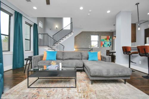 a living room with a couch and a table at Skyline Views - Sleeps 10 Home Near Downtown in Houston