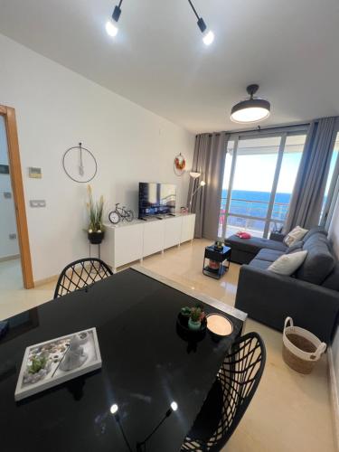 Coblanca 41-spectacular views-gym-heated pool-sauna-jacuzzi-wifi-3 minutes walk from the sear