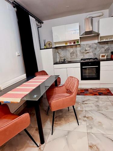 a kitchen with a table and chairs in a room at GZP Residence Lugoj 19 in Lugoj