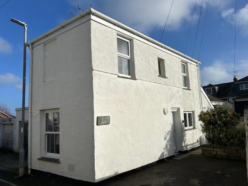 a white building with a lot of windows at Albion Cottage central Falmouth with parking and 10 minutes to the beach in Falmouth