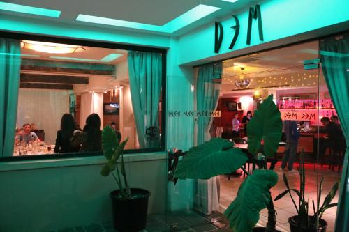 Επισκέπτες που μένουν στο DEM Hotel