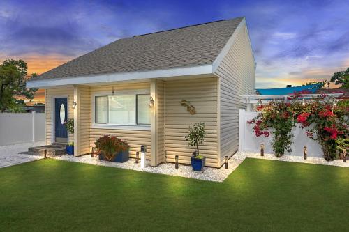 a house with a green lawn in front of it at Huge Loft Style 3BR - KING Bed, Pool, WiFi, Washer & Dryer, AC, Free Parking -- IDEAL FOR Medical, Business, Groups, Relocation - near Moffitt Cancer Center and Raymond James Stadium -- Centrally Located in Tampa