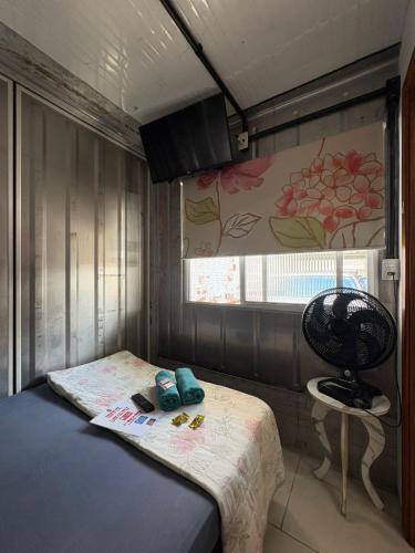 a small room with a bed and a chair at Vila do Chaves Casa Seu Madruga 72 in Itajaí