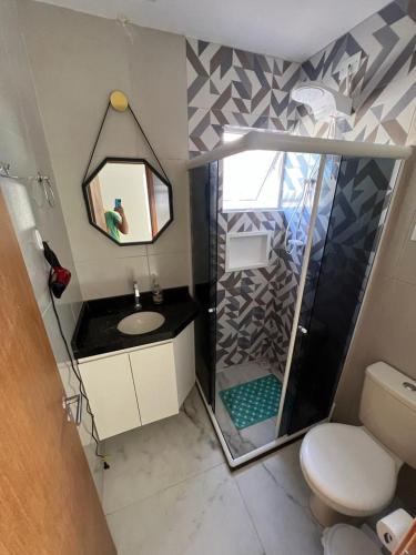 a small bathroom with a shower and a toilet at Carnaval 2026 in Tamandaré