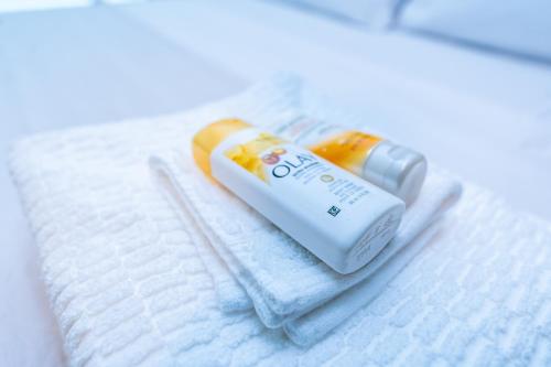a bottle of sunscreen sitting on top of a bed at Ensuite King bedroom in Charlotte