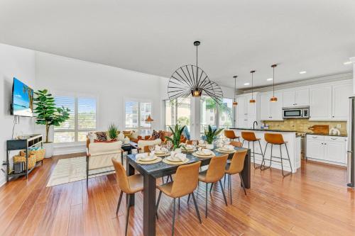 a dining room and kitchen with a table and chairs at Anna Maria Island Beach Palace in Bradenton Beach
