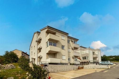 Apartments with parking space Novi Vinodolski - 25152