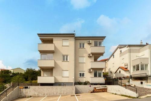 Apartments with parking space Novi Vinodolski - 25152