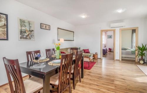 Apartments with parking space Novi Vinodolski - 25152
