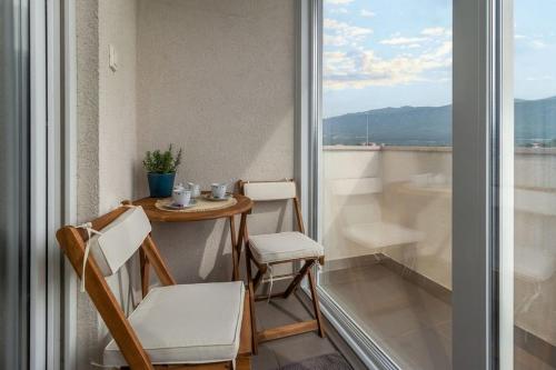 Apartments with parking space Novi Vinodolski - 25152