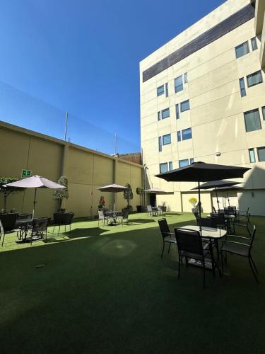 Holiday Inn Express Mexico Aeropuerto by IHG — Property building