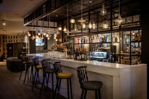 a bar with bar stools in a restaurant at Motel One Madrid-Plaza de España in Madrid