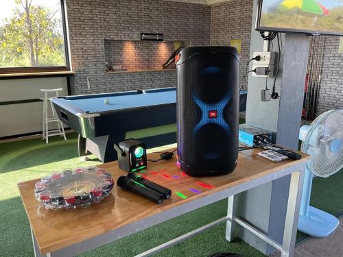 a desk with a ping pong table with a pool at Kitchaview Poolvilla พูลวิลล่า เชียงราย in Chiang Rai