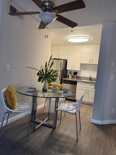 a kitchen with a table and chairs in a room at Loft Hollywood apartments FREE Parking and Central Location in Los Angeles